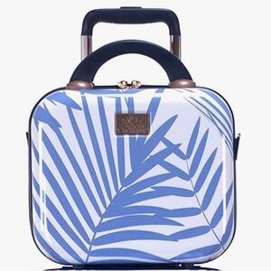 Chariot Brand Stylish Blue and White Travel Bag
